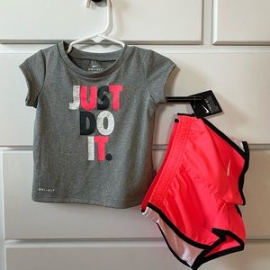 BNWT Toddler Girls Nike two-piece set